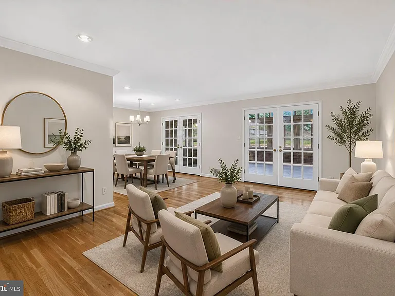 6035 Chatsworth Ln — Photo 3