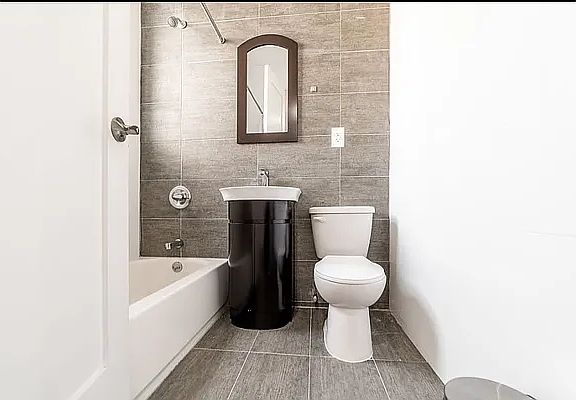 4th image of 657 E 21st St APT D3
