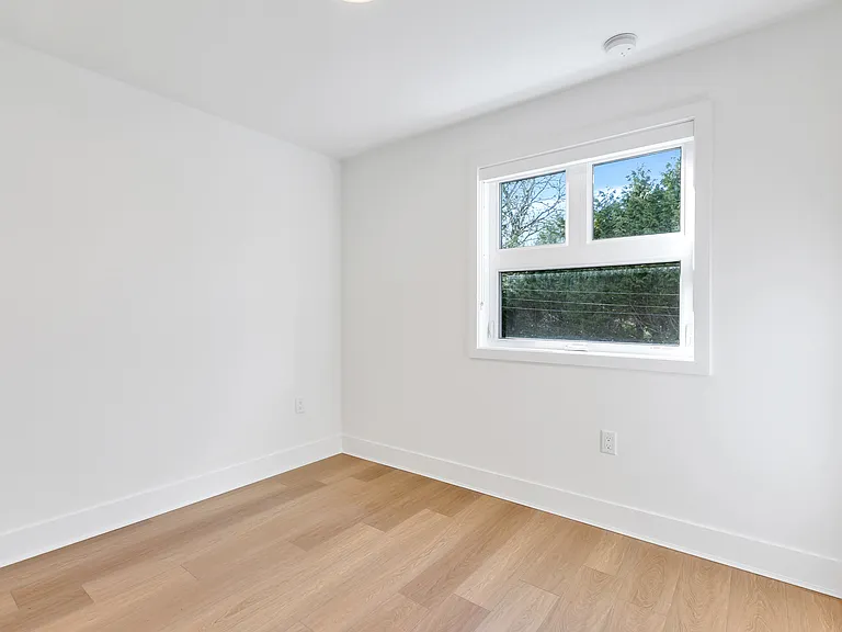 4575 Granville St — Photo 23