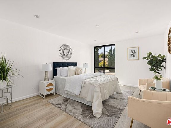 5th image of 906 N Doheny Dr APT 305