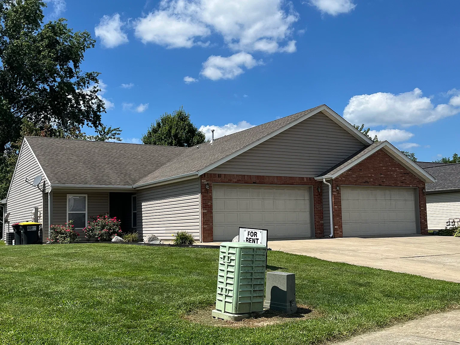 3 bed, $1,600 — Photo 1