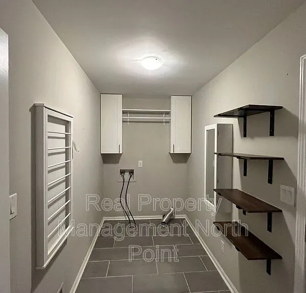 3434 Palace Ct — Photo 46