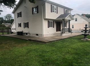 10 Hickory Ave, New Windsor, NY 12553