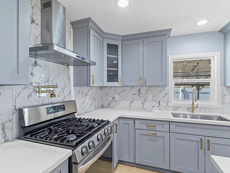 8996 Newport Ave — Photo 10