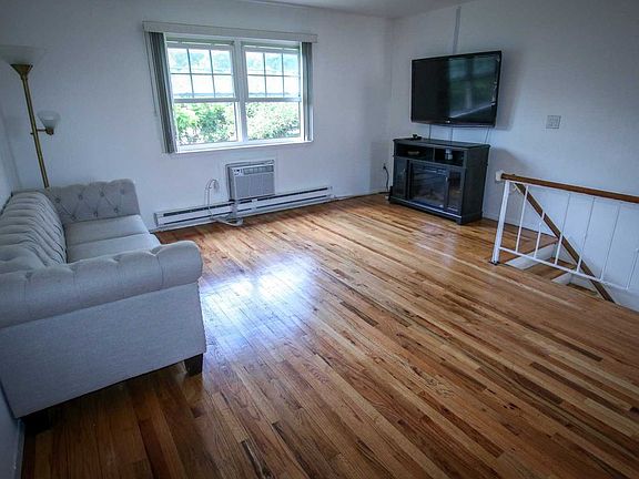5th image of 2386 Bedford Ave APT B