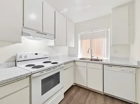 5252 Bishop St APT 8, Cypress, CA 90630