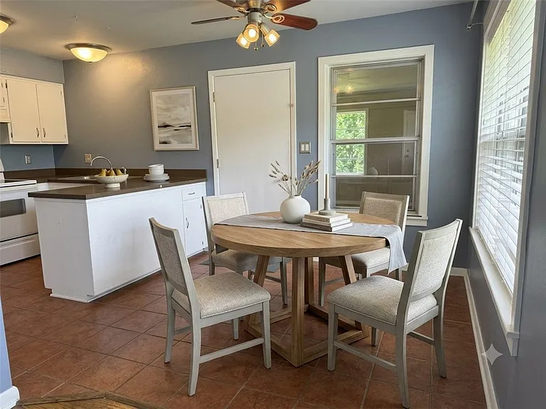 408 Brookside Dr W — Photo 10