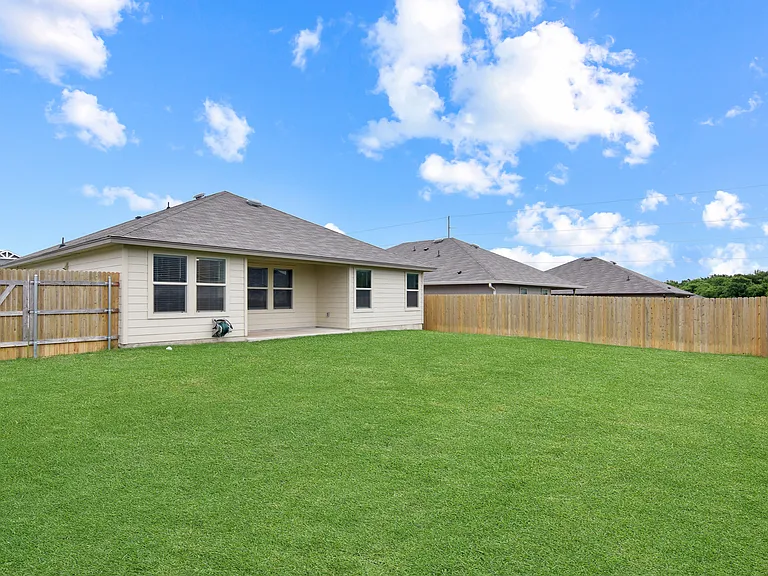 749 Jersey Ct — Photo 17