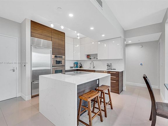 2nd image of 218 SE 14th St APT 1905