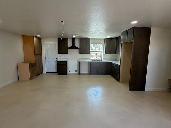3rd image of 770 S Bryant Ave