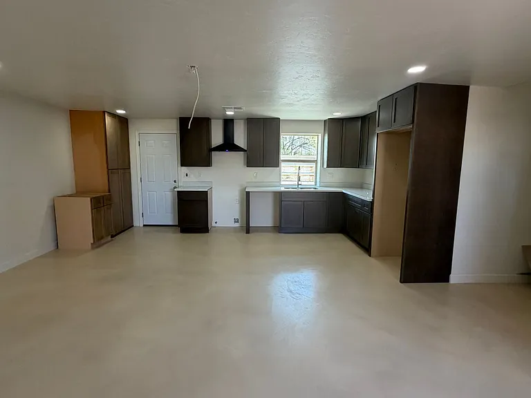 770 S Bryant Ave — Photo 3