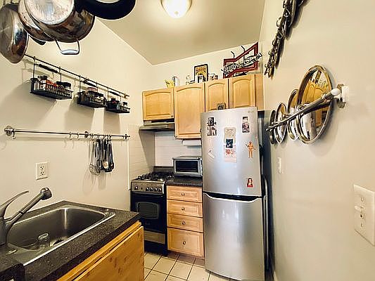 4th image of 6 Pierrepont St APT 3A