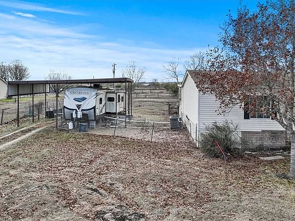 4th image of 1228 Country Ln