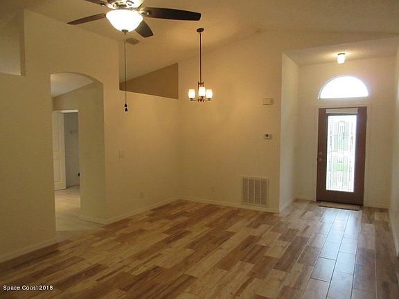 5th image of 1915 Bayhill Dr