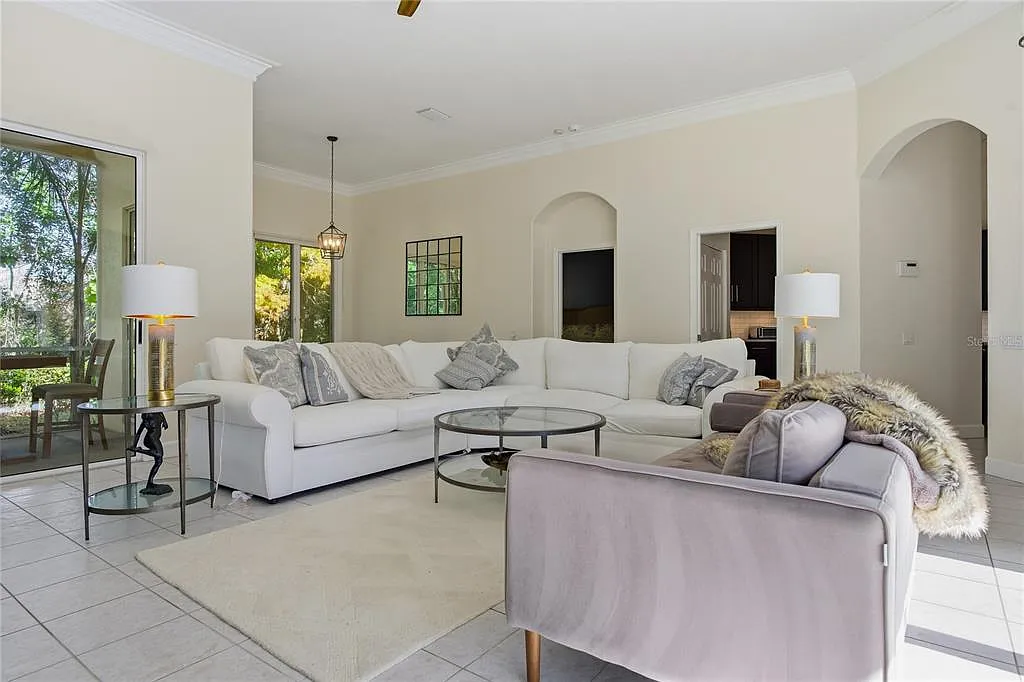 3 bed, 3.0 bath, 2089 sqft, $3,495 — Photo 4
