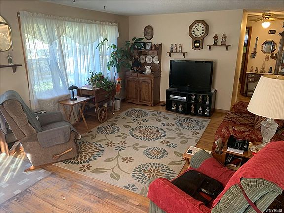 5th image of 455 Esther St