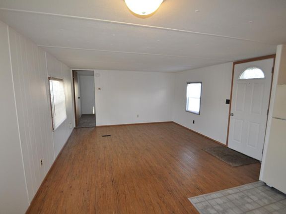 3rd image of 214 Forest Blvd