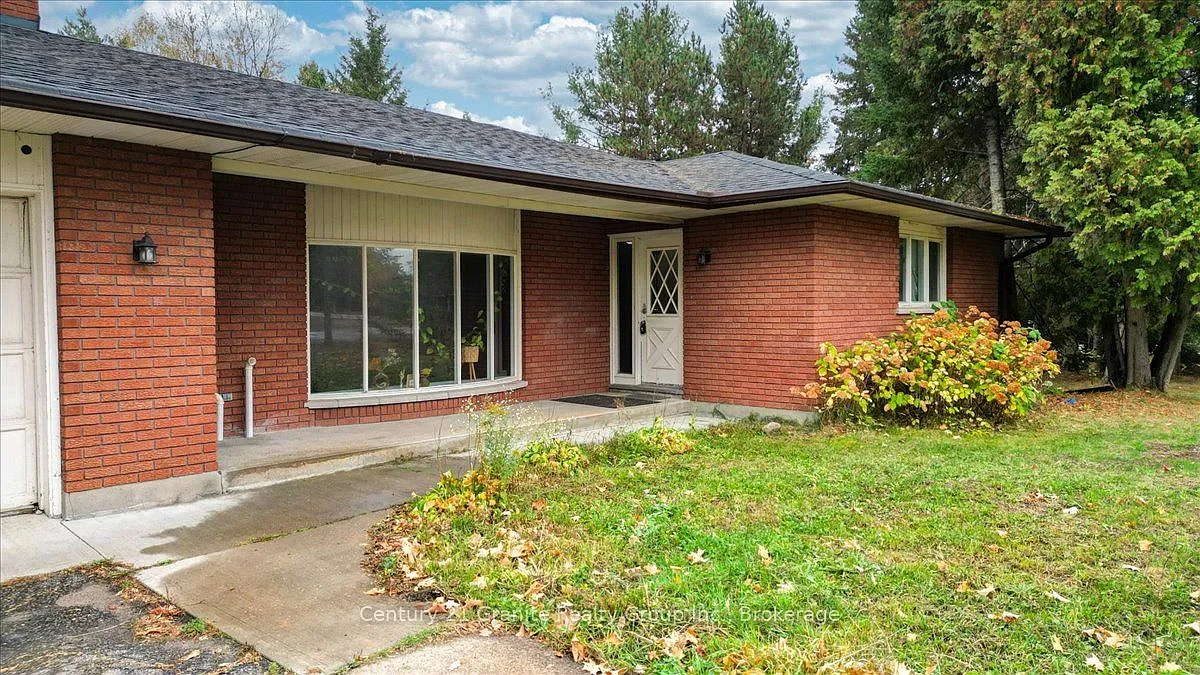 3 bed, $2,200 — Photo 2