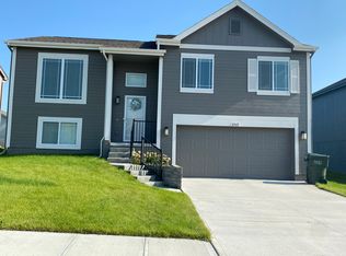 8567 Young St, Omaha, NE 68122