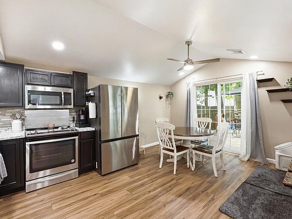 5th image of 465 Green St