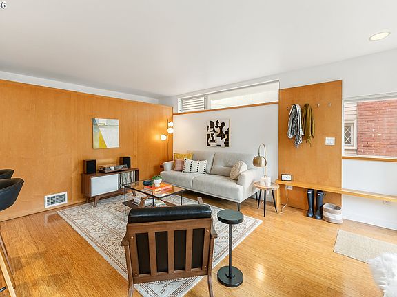 4th image of 1310 SE 14th Ave APT 3