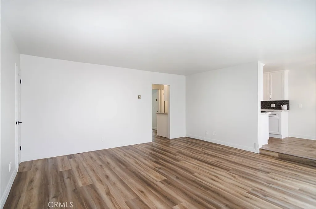 2 bed, 1000 sqft, $4,300 — Photo 4