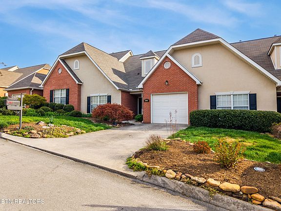 3rd image of 5940 Round Hill Ln