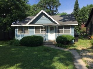 27640 Walnut St, Island Lake, IL 60042