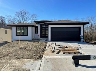 7210 Westgate St, Shawnee, KS 66216