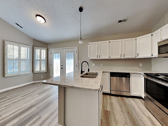 4th image of 4147 Luxembourg Cir W