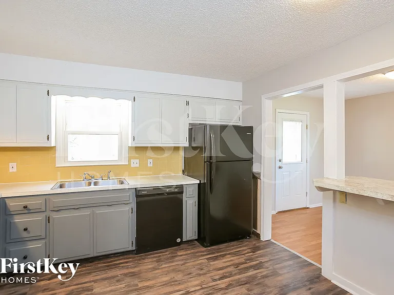 1720 Wornall Rd — Photo 6