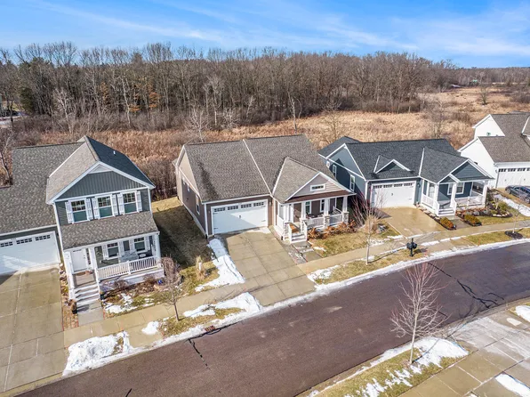 9284 Regency Blvd, Pinckney, MI 48169