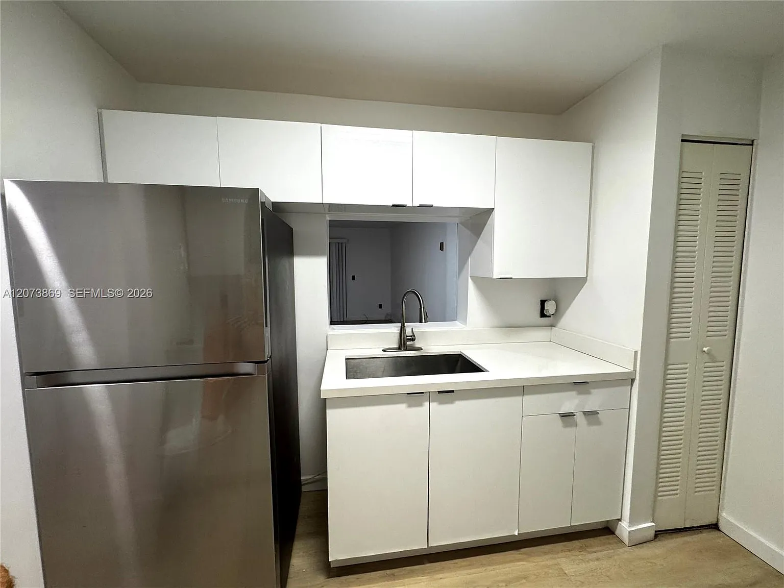 Riviera Terrace Condo — Photo 4