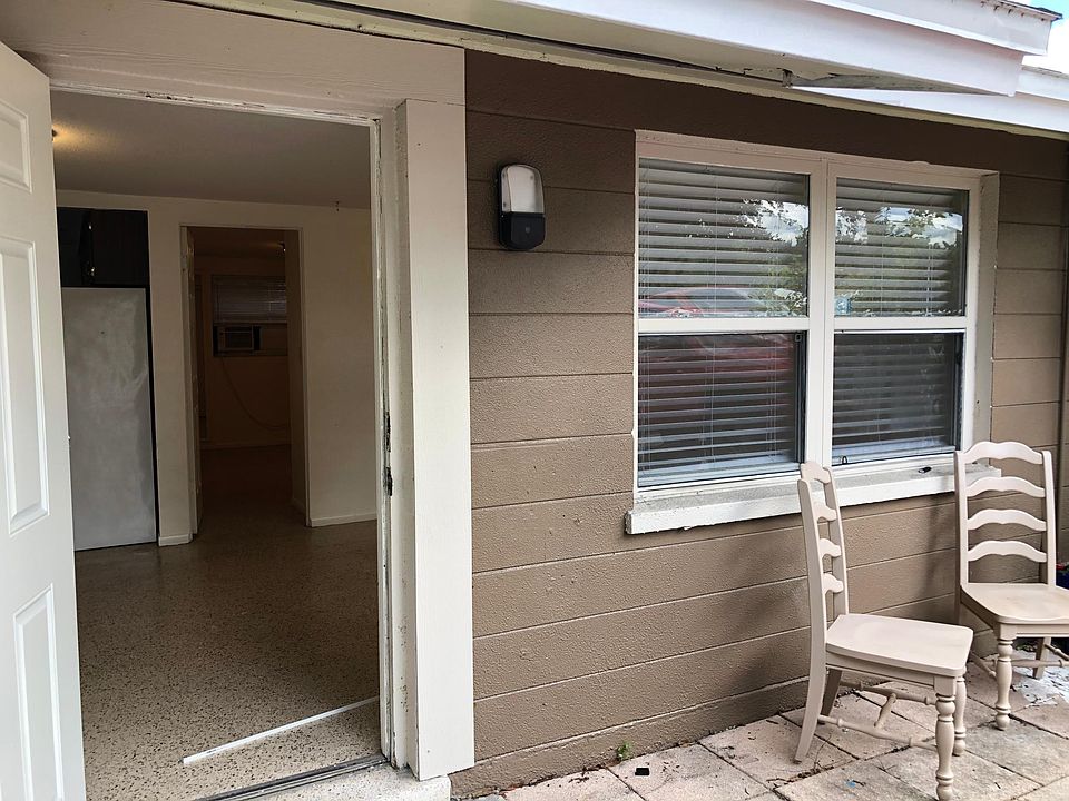 1st image of 921 N East Ave