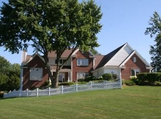 N18W29857 Crooked Creek Rd, Pewaukee, WI 53072