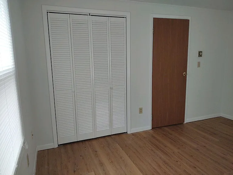 225 McKnight St — Photo 11