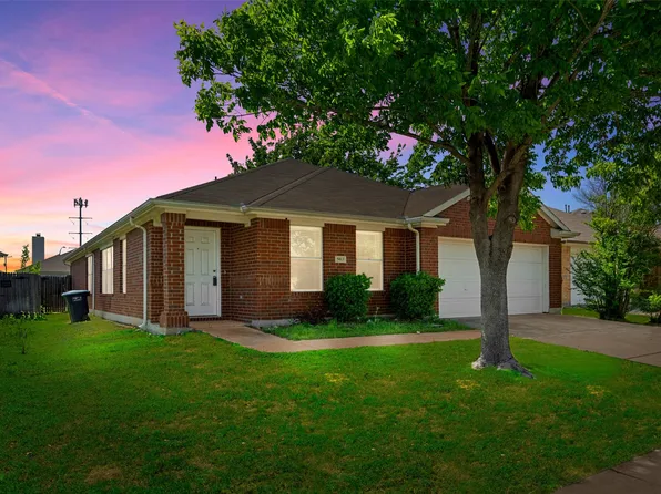 5813 World Champion Ct, Fort Worth, TX 76179