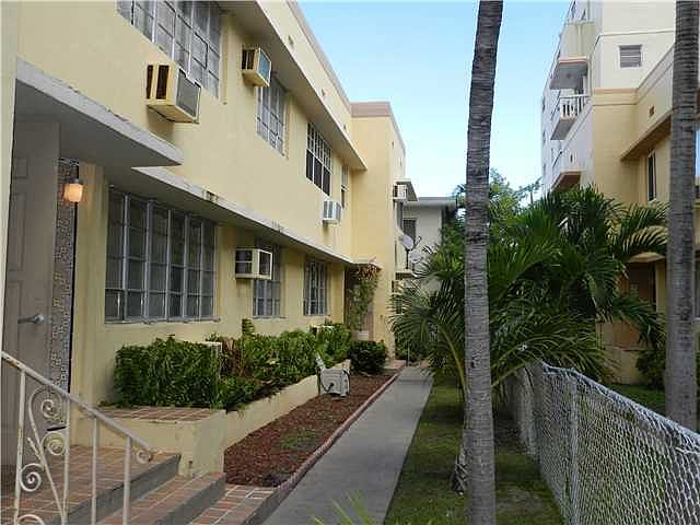 1st image of 7635 Dickens Ave