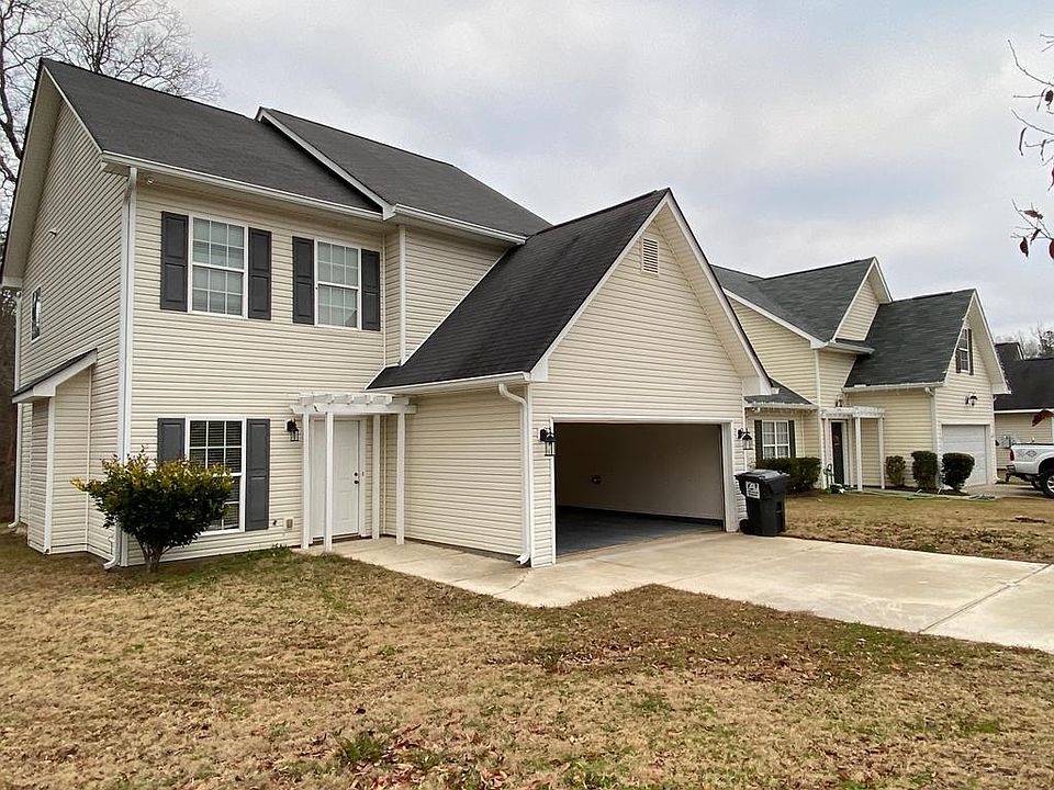 1st image of 305 Cypress Dr