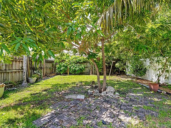 5th image of 551 NE 67th St #551