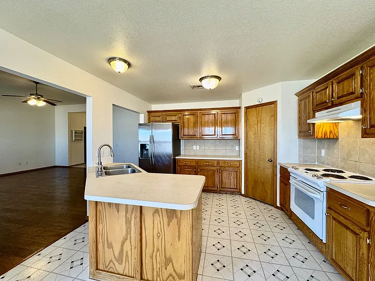 8221 Greer Way — Photo 13