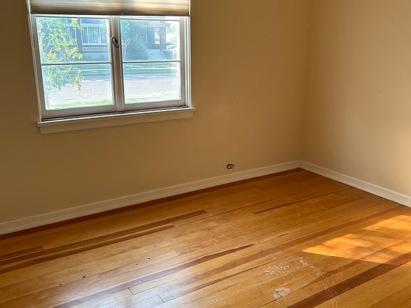 5th image of 810 S Washington St