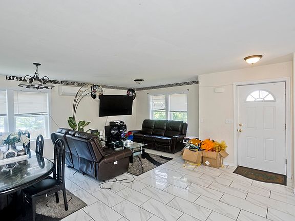 4th image of 175 Bloomfield St