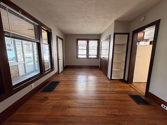 3rd image of 1140 Fremont Ave NW #1