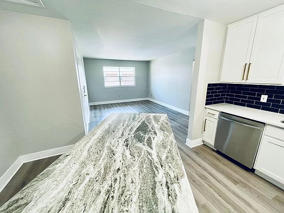 3rd image of 1548 Glenn Ave APT C
