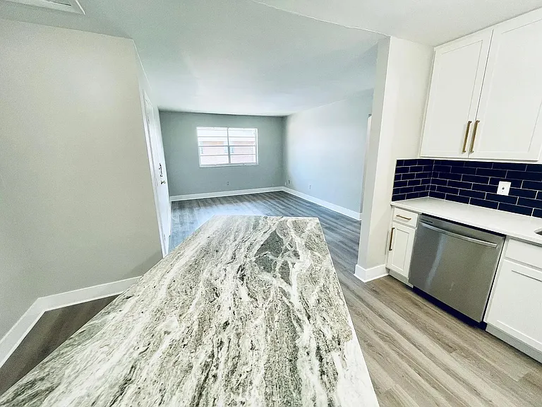 1548 Glenn Ave #A — Photo 3