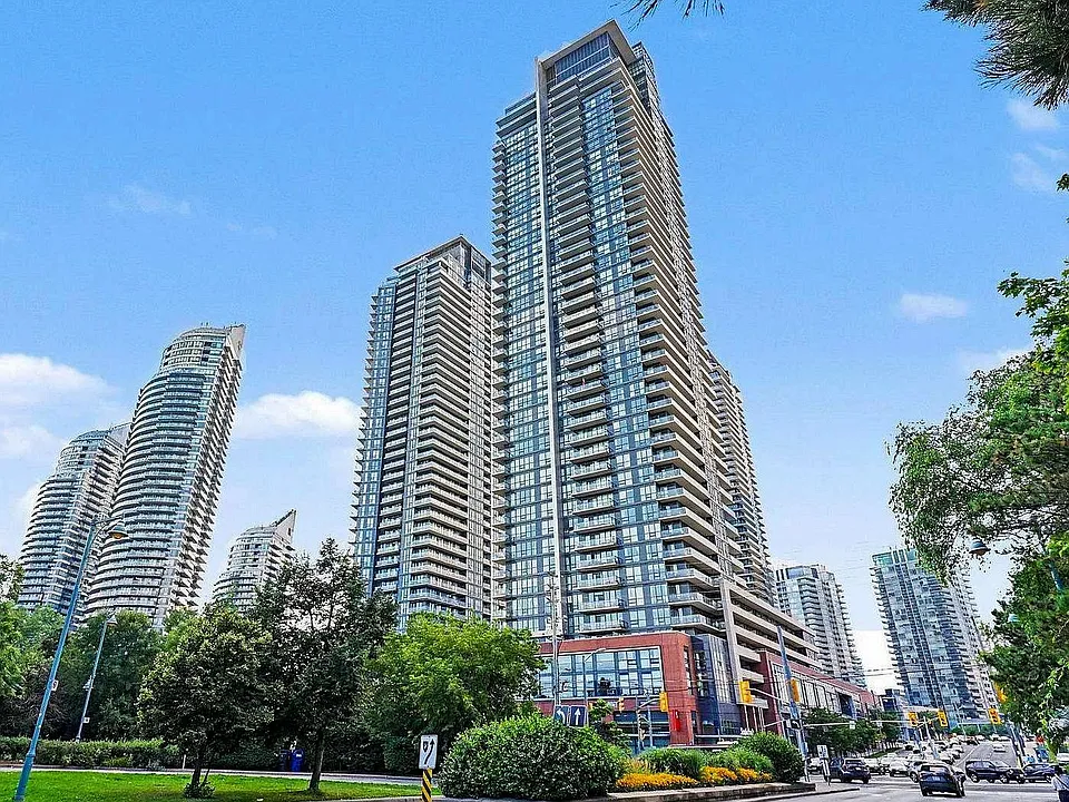 2200 Lake Shore Blvd W #819