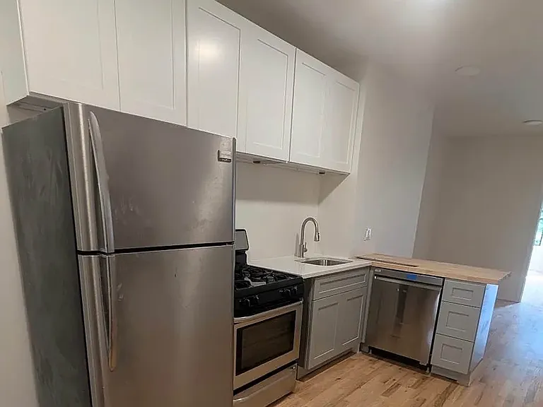 373 13th St #2R — Photo 3