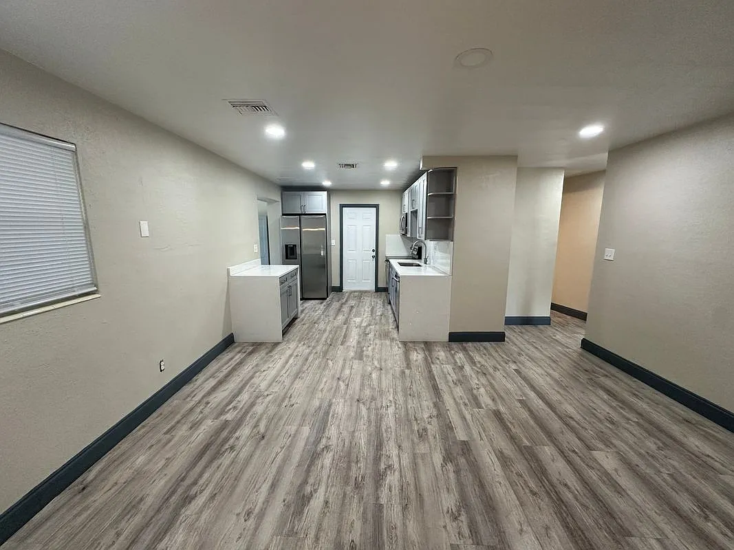 2 bed, 1.0 bath, 893 sqft, $2,650 — Photo 3