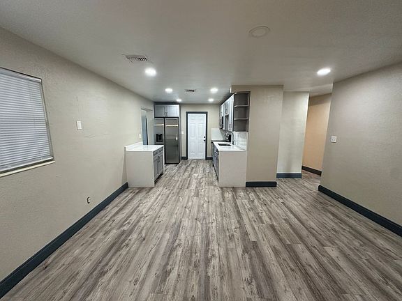 3rd image of 2550 NE 7th Ter